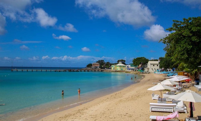 Speightstown House | 3-Bed Family Friendly Home with Pool Just 2 mins from Beach - Chindwin