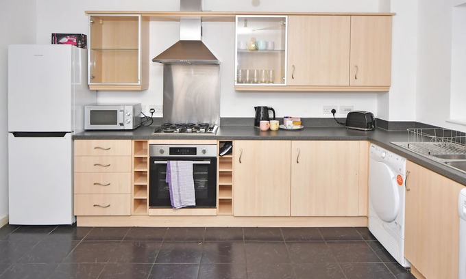 Newcastle-Under-Lyme House | Tansey House: A Serene Residential Haven Near the Heart of the City!