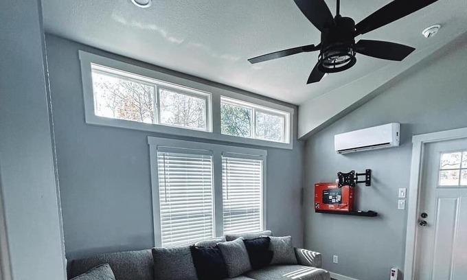 Athens Cottage | Tiny home in the woods w/ fire pit 10 min from Canton Trade days.