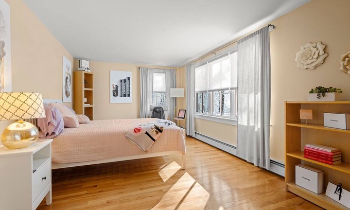 North Andover House | "Charming Retreat: Home Away from Home in one of New England's Oldest Towns"