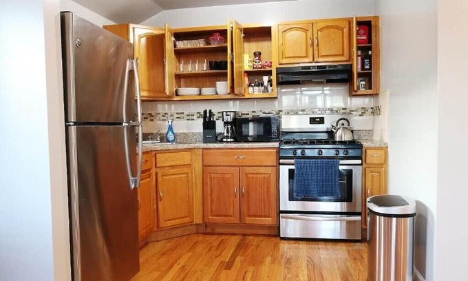 Canarsie Apartment | Welcome to our beautiful 3 beds 2 baths home you will enjoy a nice relaxing stay
