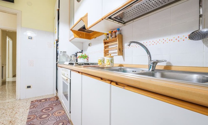 Mili San Pietro Apartment | Apartment 'Aurora Inn' with Balcony, Wi-Fi and Air Conditioning