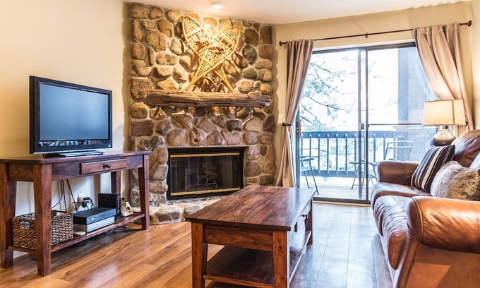 Glenwood Grove - North Iris Condo | All-Inclusive luxury condo close to downtown Boulder Colorado