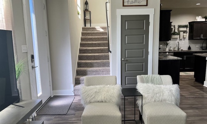 Wellborn House | SweetStay TX | Free TESLA Charging | Pond views | Walking trails