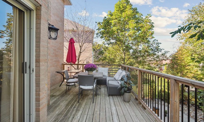 Aurora House | Stylish newly Renovated 3BR Home-Perfect Family Location