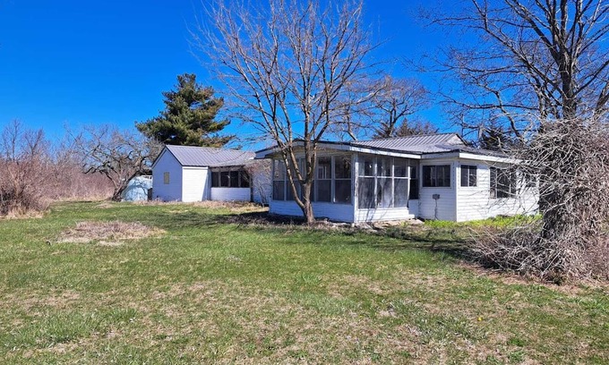Kingsville Cottage | Quiet South Shore Cottage With Lake View