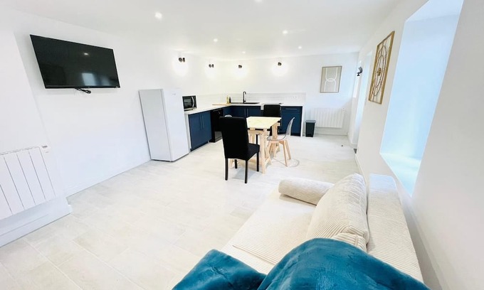 Civaux House | ✨ Quiet renovated house - on the heights of Civaux ✨