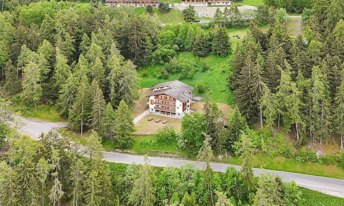 Les Mayens-de-Sion Ski Chalet | Chalet in Les Agettes near ski area