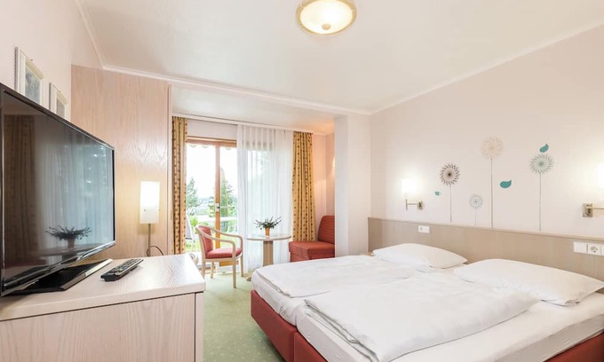 Gailingen Apartment | Room 'Doppelzimmer 2' with Mountain View, Private Terrace and Wi-Fi