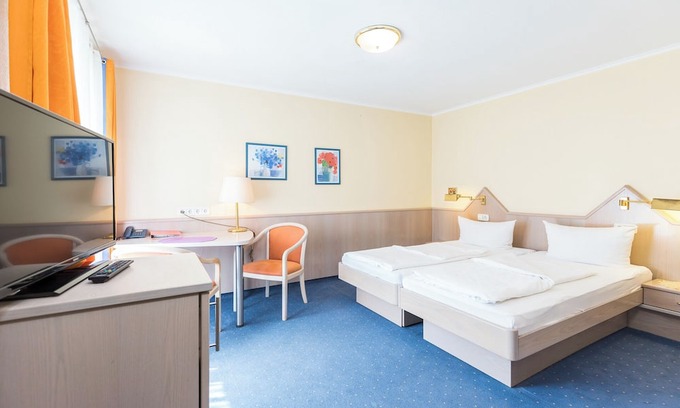 Gailingen Apartment | Room 'Doppelzimmer 7' with Mountain View, Private Terrace and Wi-Fi