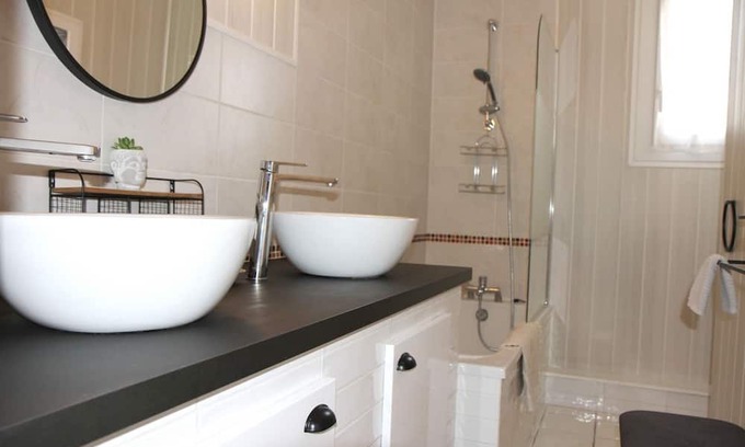 Thuir House | Casa Felice: Spa, pretty garden and house in the South of France