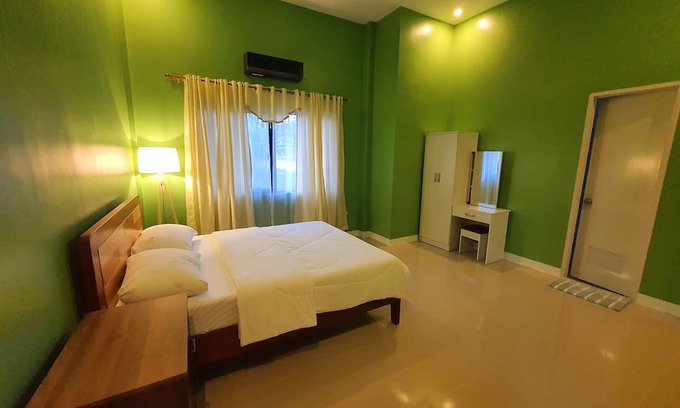 Tawala House | Enjoyable 4-bedroom house with AC in Panglao