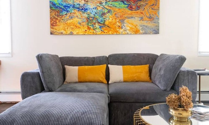 Killara Apartment | Private Modern 1st Flr 3 Bed Apt Close to Downtown
