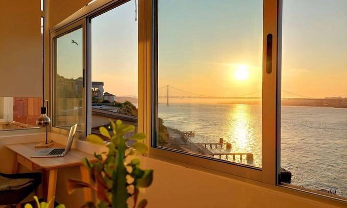 Cacilhas Apartment | Flat in Cacilhas – Lisbon Stunning River views