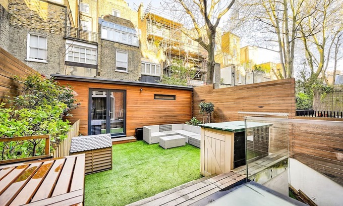 Earl's Court Villa | Barkstone Gardens - Three Bedroom Villa, Sleeps 6