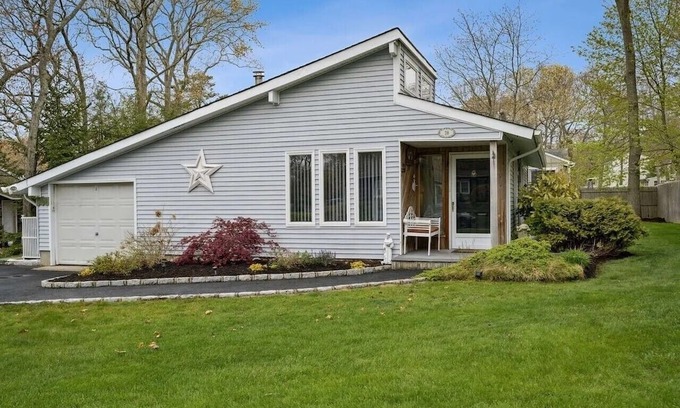 Hampton Bays House | US Open 2026 3-bedroom 1-bath house in Hampton Bays with AC