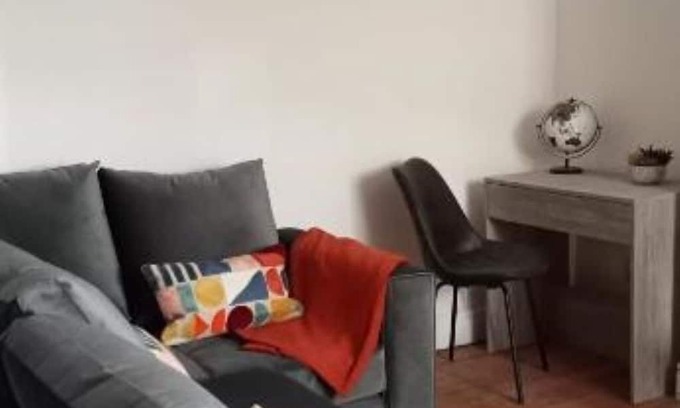 Warrington Apartment | Planet 9 : One-Bedroom Apartment with Balcony