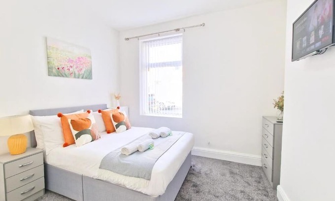 Burnley Apartment | Superior Double Room Ensuite with Shower Room 2