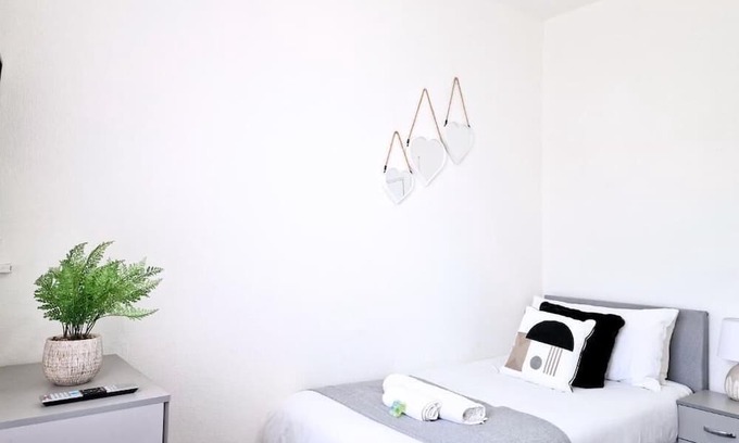 Burnley Apartment | Premium Single room with Shared Bathroom Room 3