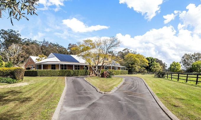 Bobs Farm House | The Entertainers Estate with Pool and Tiny Home