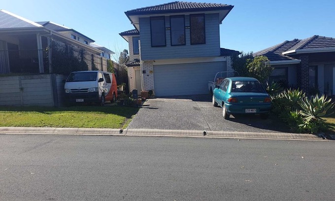 Yarrabilba House | 1 Bedroom + own shower & toilet - Yarrabilba 4207 QLD