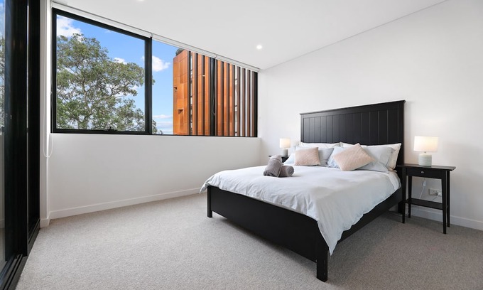 Gordon Apartment | Bright & Stylish 2-Bedroom Escape in Gordon