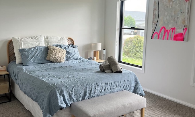 Kelso House | Marsden Estate Home. 10 minutes from Mount Panorama