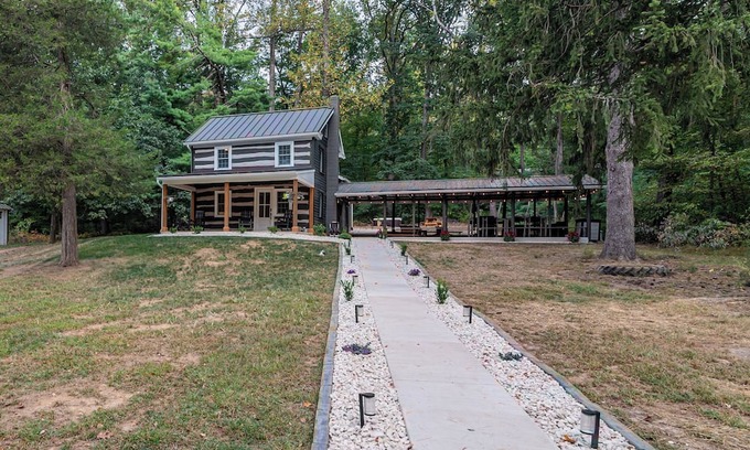 Dillsburg Cabin | Civil War Cabin + Optional 4-Person Camper