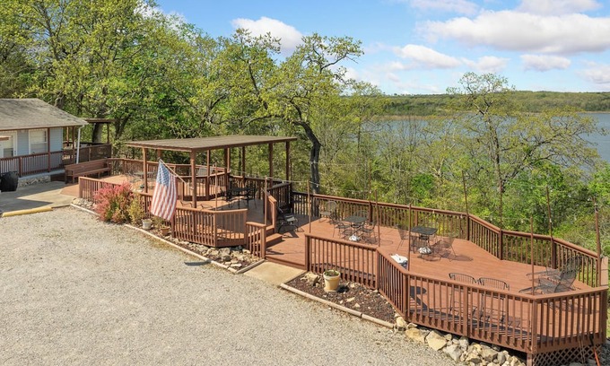 Diamond City Cabin | Cabin 3- 1bd/1bath with beautiful views of Bull Shoals Lake.