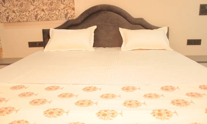 Vaishali Nagar Apartment | Marvelous 3-bedroom apartment with AC in Jaipur with massive deck in a lux.