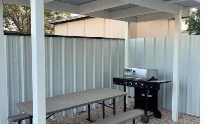 Hobbs House | Roadrunner Retreat