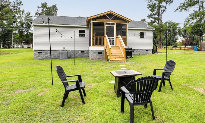 Russellville House | Dog Friendly, Screened Porch: St Stephen Retreat!
