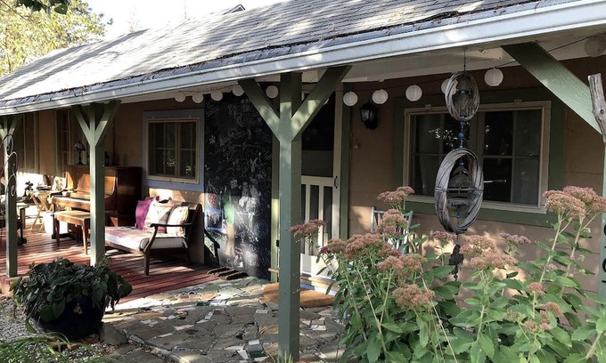 Pinehurst House | Idyllic Cabin for Rent near Two National Forests in Pinehurst, California