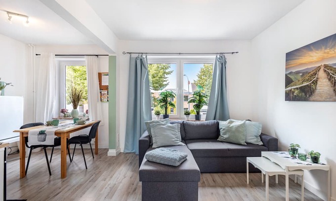 Huxtertor/Muhlentor/Gartnergasse Apartment | Apartment 'Bella Verde' with Balcony and Wi-Fi