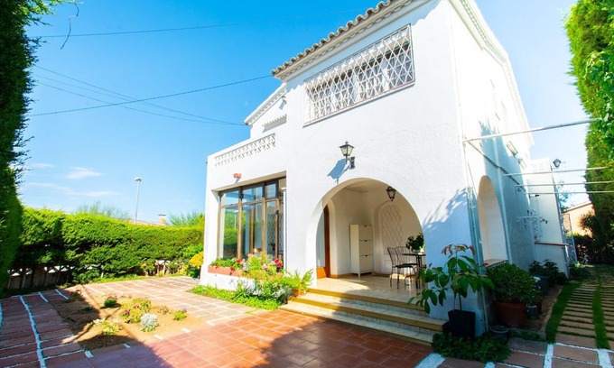 Alella House | Mediterranean heaven with sea views