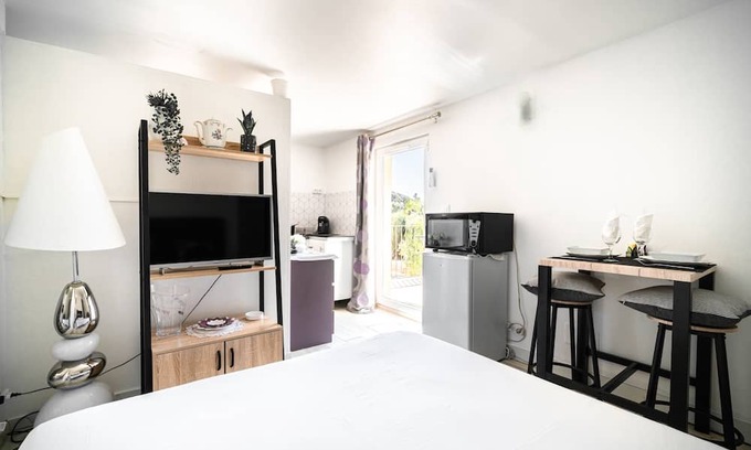 Saint-Romain-en-Viennois Apartment | Le Chant des Cigales - Climatisé, piscine partagée