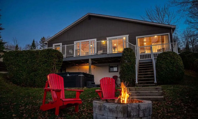 Saint-Damien House | Waterfront with Spa and Lake Access