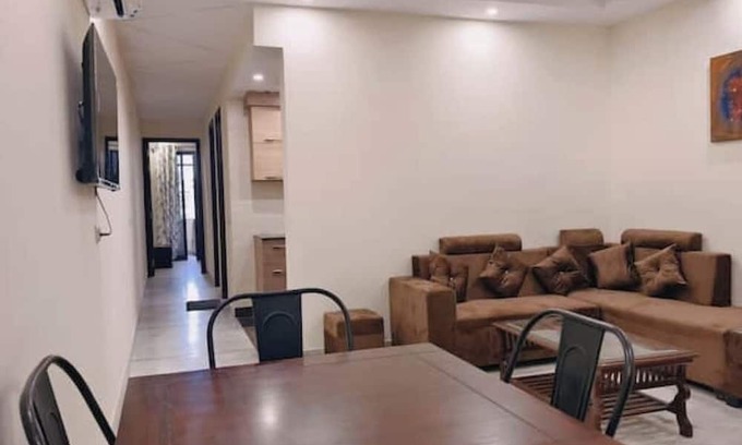 Lajpat Nagar Apartment | 2BHK in Lajpat Nagar near Market