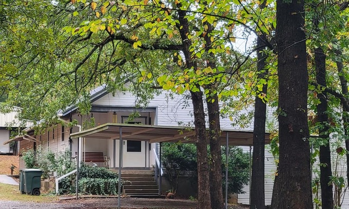 Wilburton House | Charming Two-Story Escape by Golf Course – Close to Robbers Cave Park