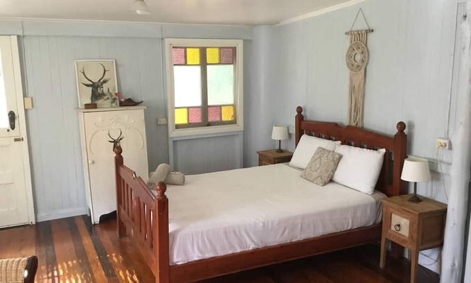 Pinbarren Cottage | Shadowed by both Mt Cooroora and Pinbarren Mountain