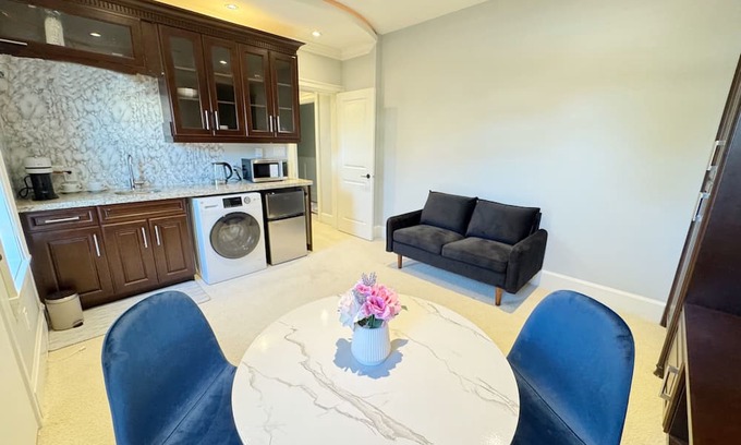 Seafair House | Cozy private one bedroom suite with living room near beautiful dyke