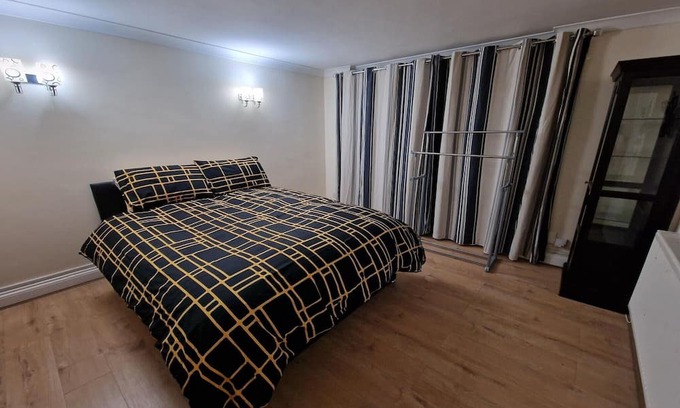 Slough Apartment | SnoozeDen Chalvey | Double Room