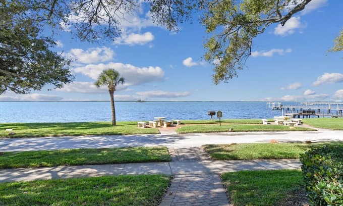 Dunedin Condo | Beautifully Renovated Condo on Water!