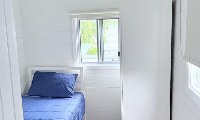 Emu Park Resort | Beach Dorm accommodation with shared toilet & shower