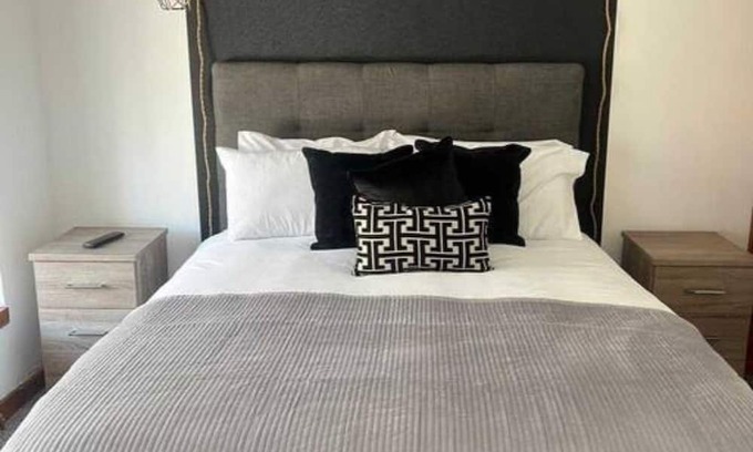 Margam Apartment | Parking, En-Suite Double Room, Kitchen