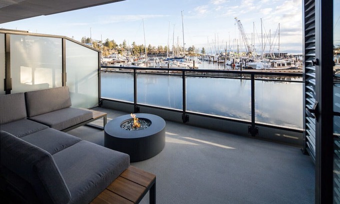 Regional District of Nanaimo Apartment | Suite 104 – One-Bedroom Oceanview King Suite