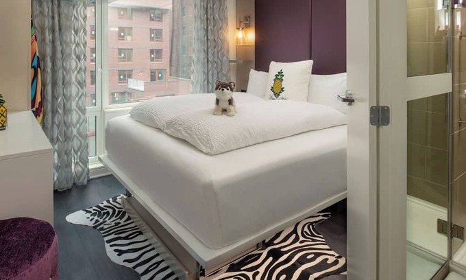 Garment District House | Spacious and Stylish Suite with Artistic Charm, Perfect for Midtown Getaways