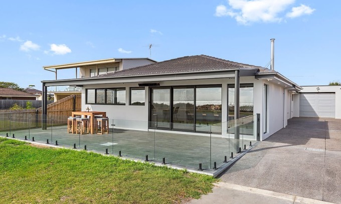 Portarlington House | Portarlington Beach Retreat, A modern home across from the water