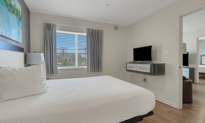 Far North Central Apartment | Simplicity At the Rim 1208 I Comfy 2 Bed 2Bath