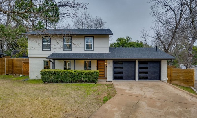 Coronado Hills House | Boots and Bourbon Bungalow-Spacious 5-bedroom home in Austin with sauna & pool